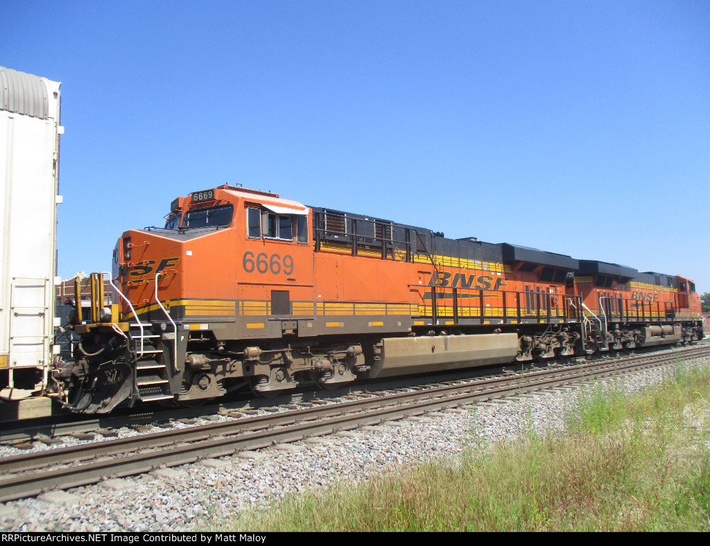 BNSF 6669